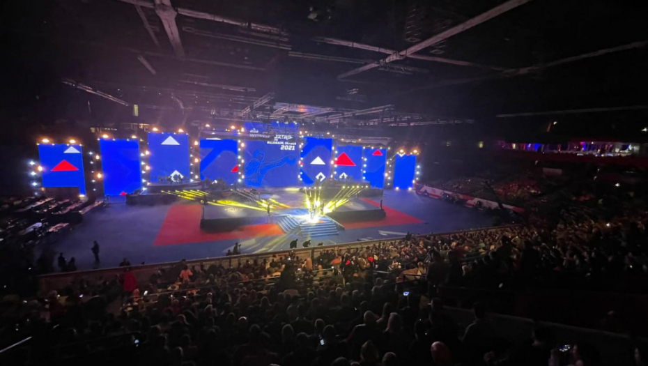 SLIKA KOJA JE OBIŠLA SVET! Počelo Svetsko prvenstvo u boksu u Beogradu! (FOTO, VIDEO)