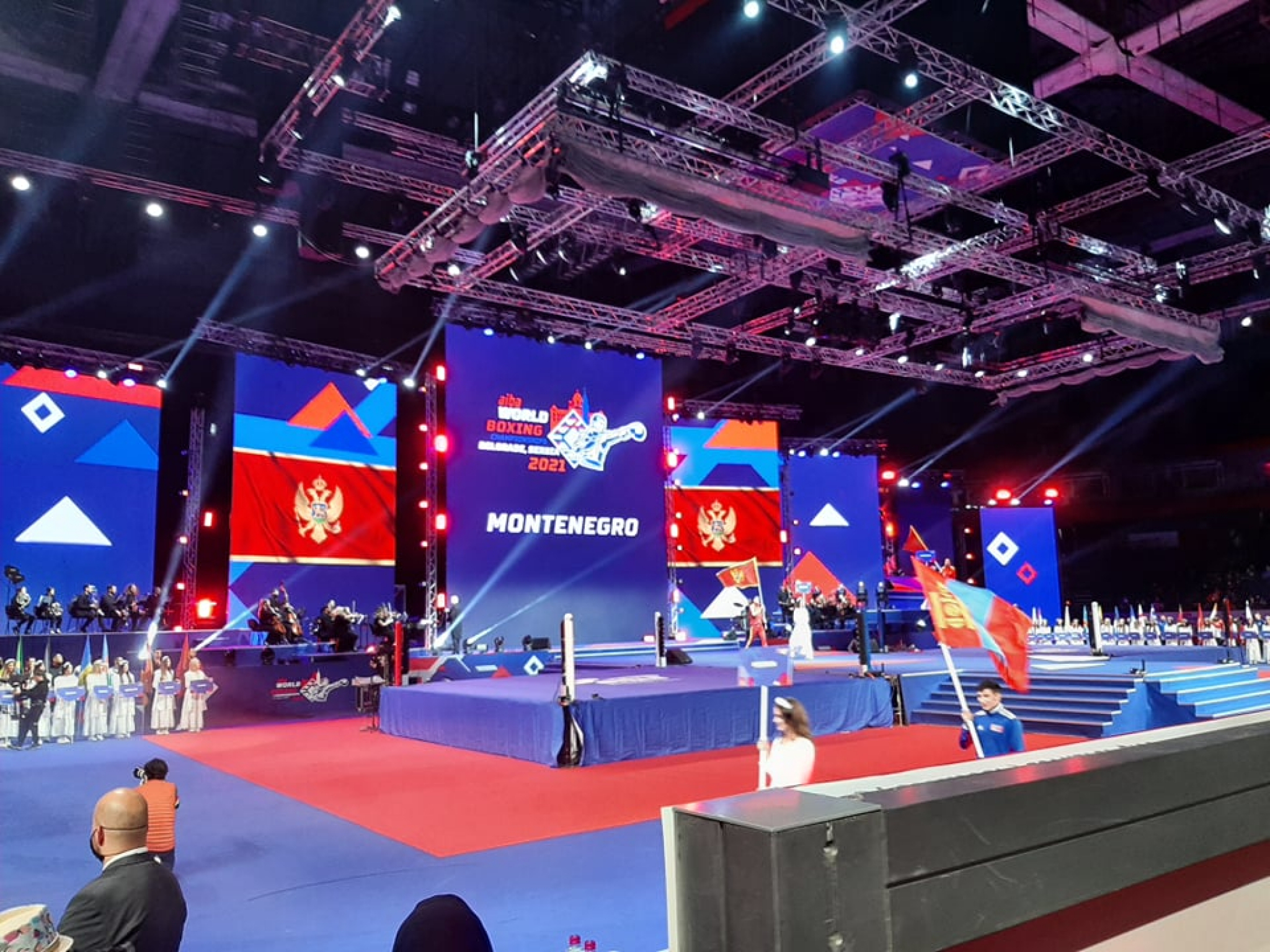 SLIKA KOJA JE OBIŠLA SVET! Počelo Svetsko prvenstvo u boksu u Beogradu! (FOTO, VIDEO)