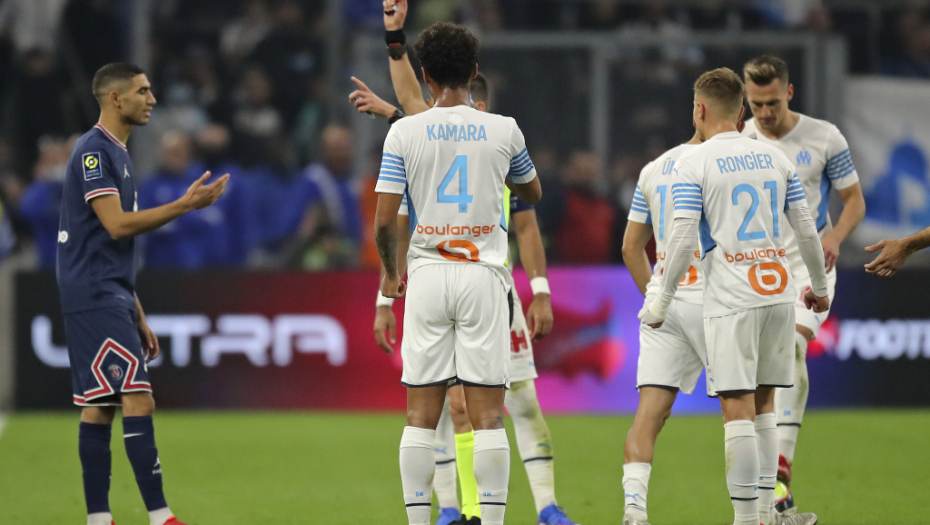 NAVIJAČ JURIO MESIJA PO TERENU! Remi Pari Sen Žermena u senci incidenta na stadionu! (VIDEO)