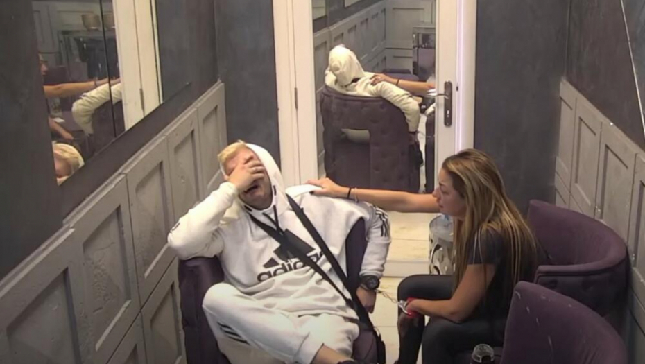 BURMU NE SKIDA! Dejan kuka na sav glas zbog Dalile, priziva samo jednu osobu da mu pruži utehu, a to nije njegova supruga!