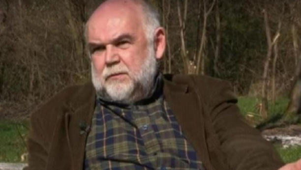 BILI SMO TEŠKA SIROTINJA, A JA NEUHRANJEN Aleksandar Berček iskreno o teškom detinjstvu, a zbog ovoga se posvađao sa svojim ocem