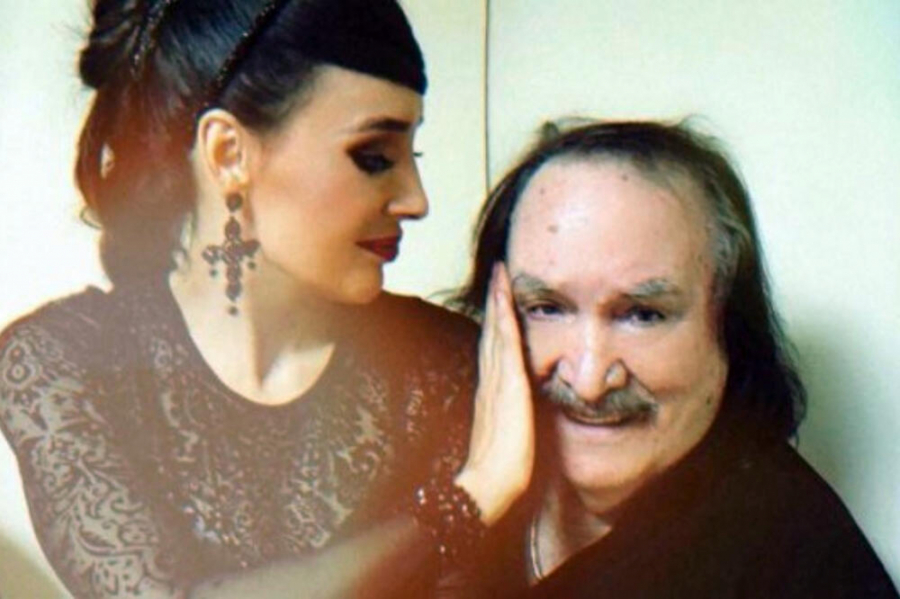 OGLASILA SE SUPRUGA MIŠE KOVAČA Otkrila kakvo je stanje legendarnog pevača koji je danima u bolnici!