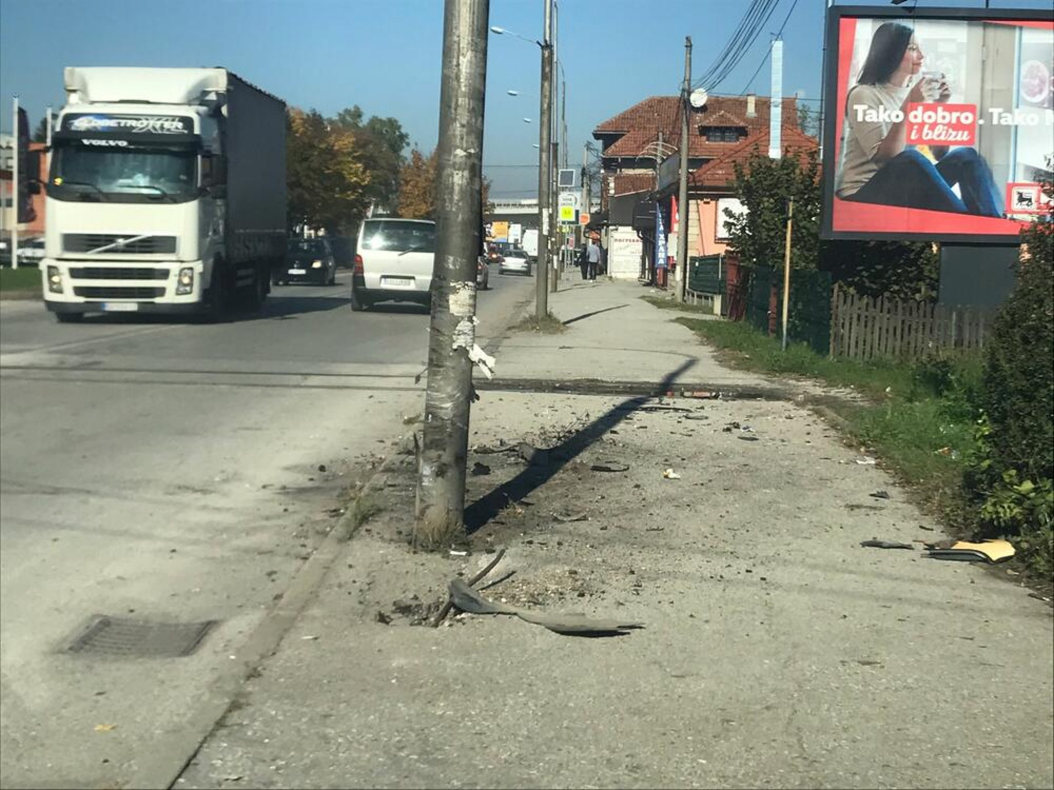 DETALJI NESREĆE U ČAČKU Hitna pomoć bezuspešno pokušala da oživi taksistu, nije bilo tragova kočenja