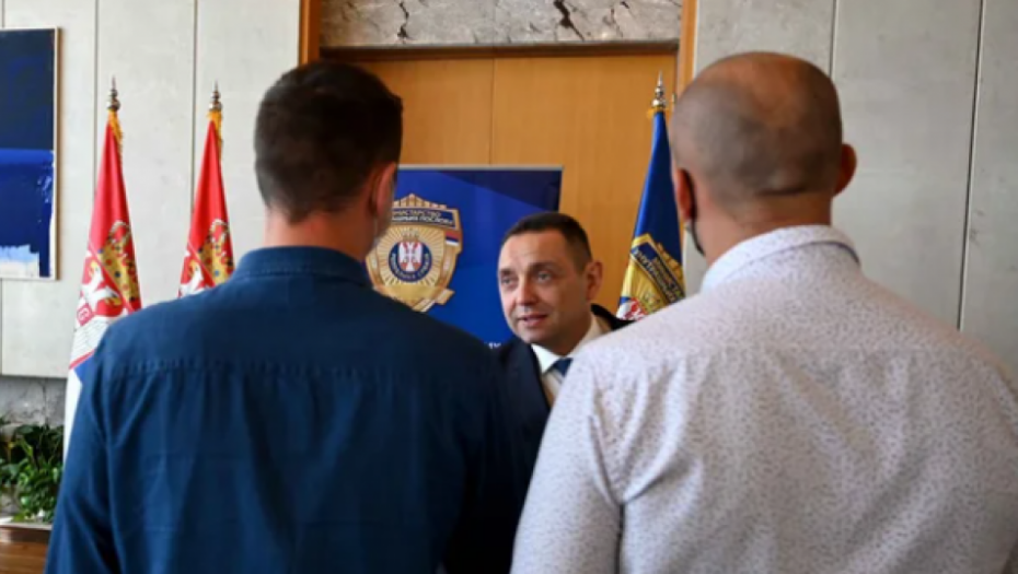 SRBIJA NEĆE BITI SIGURNO MESTO ZA NARKO-DILERE Vulin nagradio pripadnike tima za borbu protiv droge iz Prijepolja