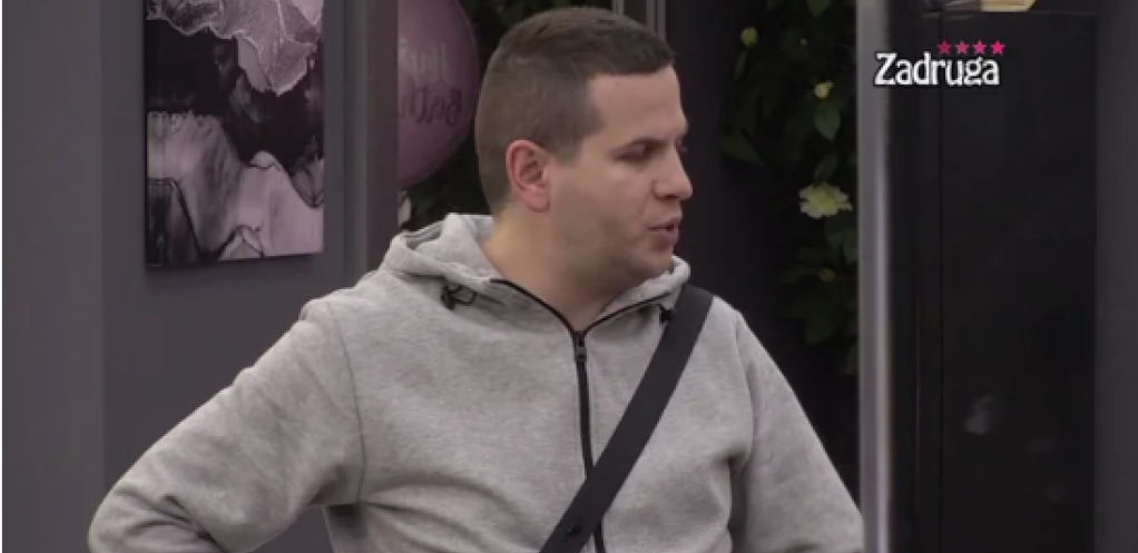 ZADRUGARU PREMINUO OTAC Pevač slomljen nakon ogromnog gubitka!