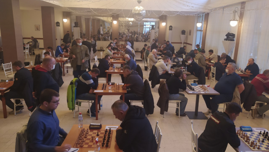 BATA ĆOSIĆ USAMLJEN NA VRHU Somborski ŠK iznenadio Mladost, domaćini izgubili