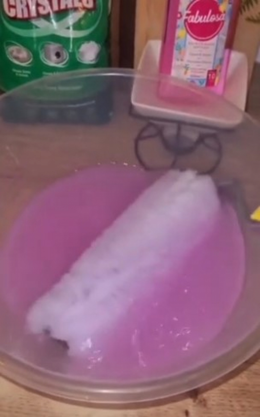 BEZ KREČENJA I RIBANJA Jednostavan trik za čišćenje zidova -potrebna su vam samo tri sastojka, a od fleka neće ostati ni trag