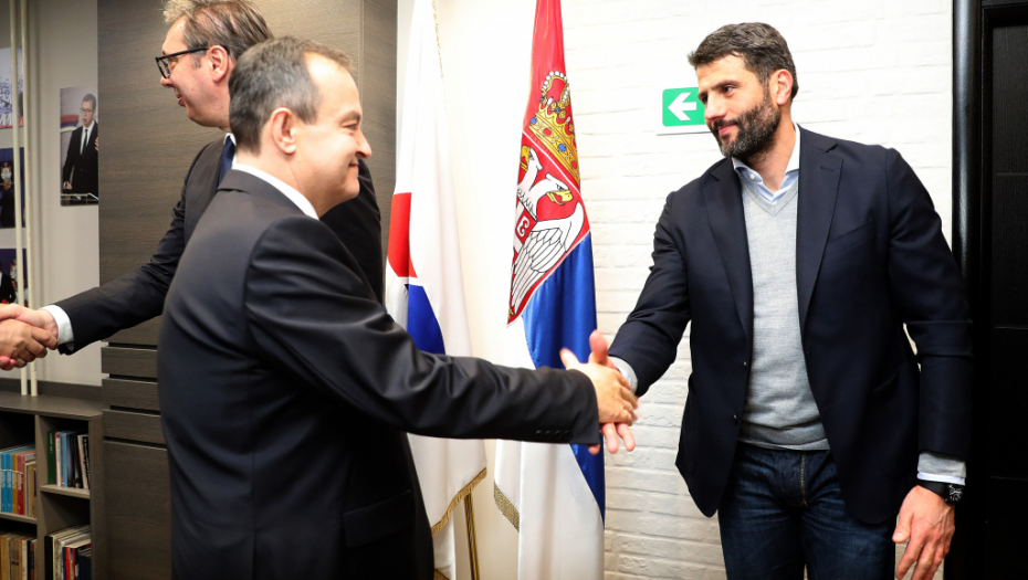 NAKON SASTANKA SA SPS Predsednik Vučić: Sledeći izbori biće između prošlosti, koju oni predstavalju i budućnosti koju želimo (FOTO/VIDEO)