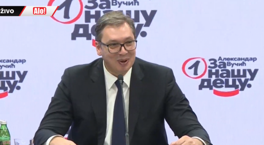 VUČIĆEVE ROLKE VEST BROJ JEDAN Predsednik prasnuo u smeh, ne može da veruje čime se bave: To sam dobio na poklon od ministra...