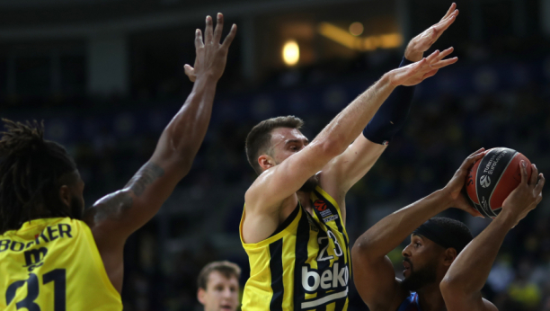 NIKOLA U POSLEDNJOJ SEKUNDI RASTUŽIO SAŠU I MARKA Barselona 6 od 6 u Evroligi