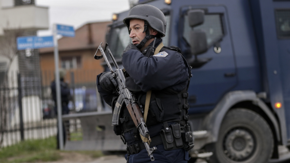 ŠIPTARI SPREMAJU JURIŠ NA BARIKADE! Svečlja najavio opasan plan, zovu KFOR u pomoć!