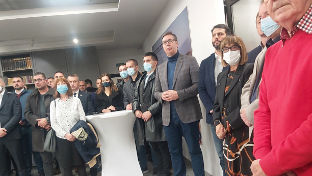 U INAT DUŠEBRIŽNICIMA Vučić se pojavio na obeležavanju Svete Petke, svi su gledali u ono što nosi