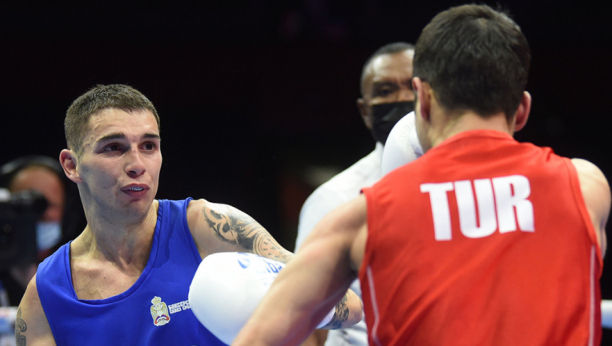 ORILO SE ARENOM! Naš bokser Omer Ametović nošen publikom srušio Turčina!