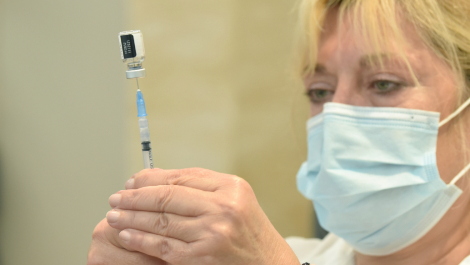 POSLE NAJAVE ZABRANA ZA NEVAKCINISANE Austrijanci navalili na vakcinalne punktove