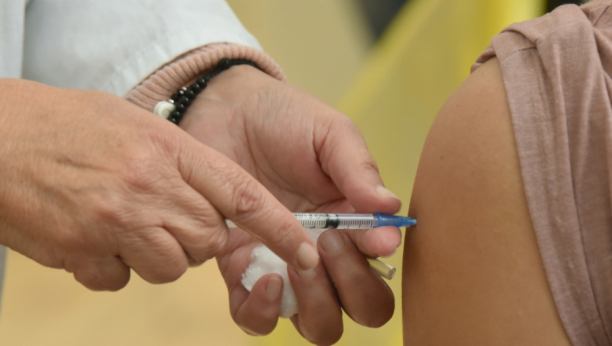 UVOĐENJE KOVID PROPUSNICA URODILO PLODOM Broj građana koji se dnevno odluči za imunizaciju porastao tri puta!