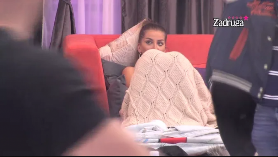 IMAĆEŠ PROBLEMA, NE KOMUNICIRAJ SA MNOM Dalila pobesnela na Dejana, a onda mu zabranila da koristi ovo!