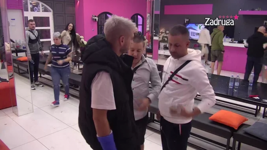 IMAĆEŠ PROBLEMA, NE KOMUNICIRAJ SA MNOM Dalila pobesnela na Dejana, a onda mu zabranila da koristi ovo!