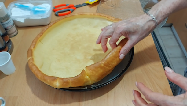 INTERESANTAN RECEPT IZ BAKINE BELEŽNICE Preukusne palačinke, bez stajanje za šporetom, a fantastično hrskave i tanke (VIDEO)