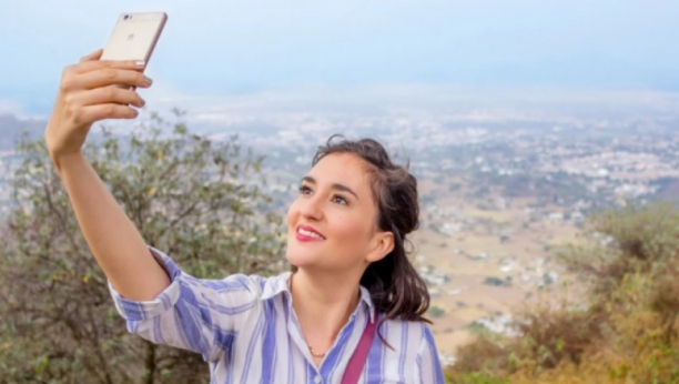 SUPER TRIK ZA SAVRŠEN SELFI Uradite ovo sa jezikom i izgledaćete mnogo mršavije