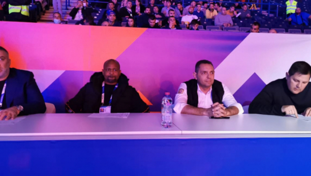 UVEK UZ NAŠE SPORTISTE Ministar Vulin bodrio kapitena Srbije u Areni (VIDEO)