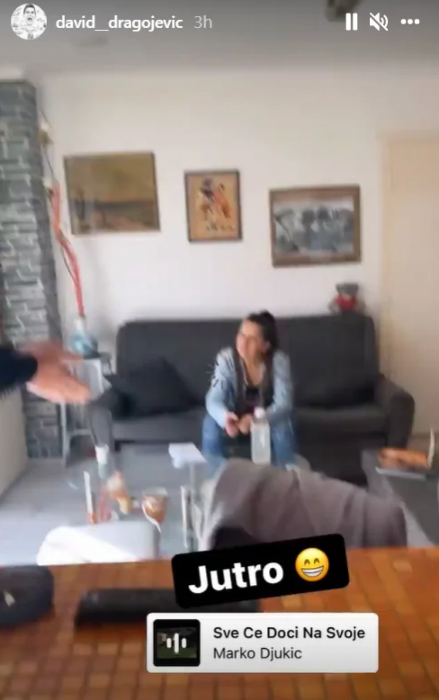 NAKON ŠTO SE DEJAN ODREKAO PORODICE OGLASIO SE DAVID Dragojević u jednoj pesmi odbrusio svima i poslao snažnu poruku bratu!