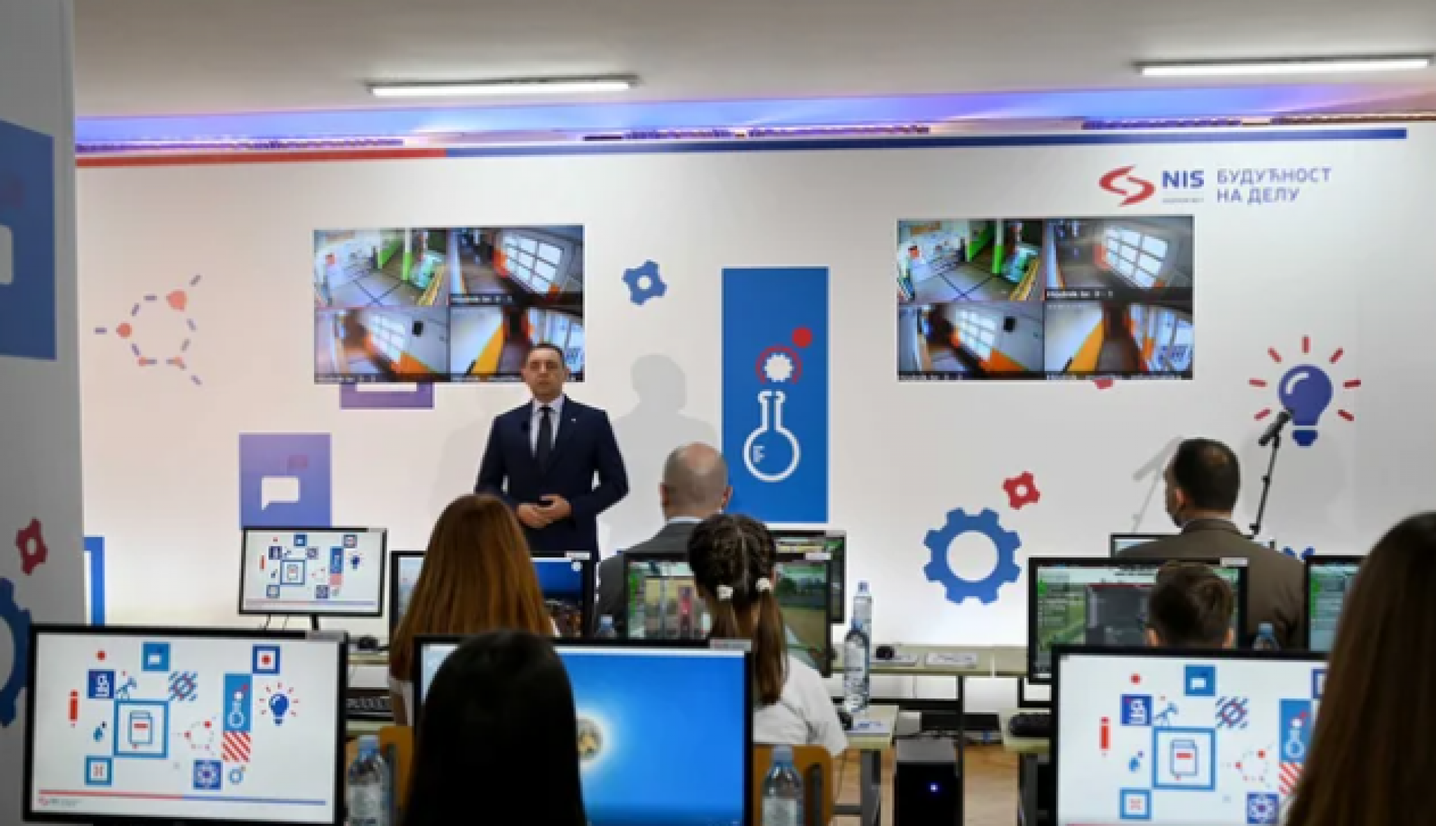 VULIN PORUČIO DECI U ZRENJANINU: Mi smo vaša policija, rad načelnika policijske uprave meriću po tome koliko ste vi bezbedni!