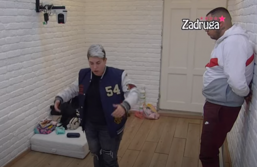 FILIP CAR U STRAHU DA ĆE IH DEJAN UBITI On ima neko ludilo u sebi, plašim se svaki put kad neko ulazi u izolaciju!