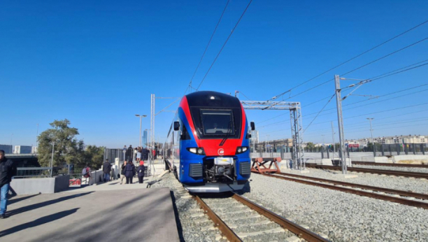 PRIPREME U NOVOM SADU U PUNOM JEKU Vučević: Uređuje se plato oko Železničke stanice, još jedan impuls za razvoj grada (VIDEO/FOTO)