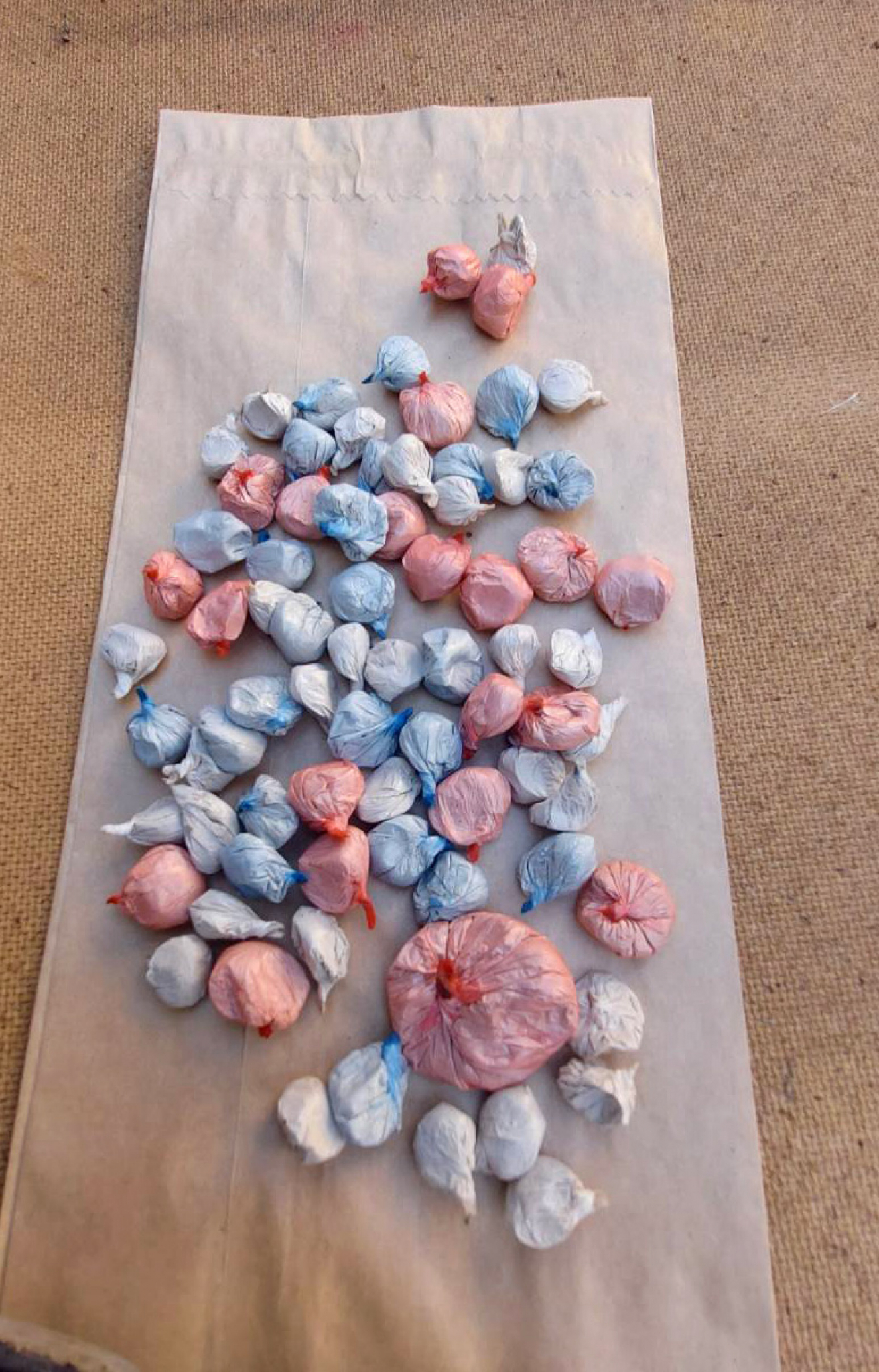 AKCIJA HAPŠENJA U OBRENOVCU Pao narko trojac osumnjičen za dilovanje heroina (FOTO/VIDEO)