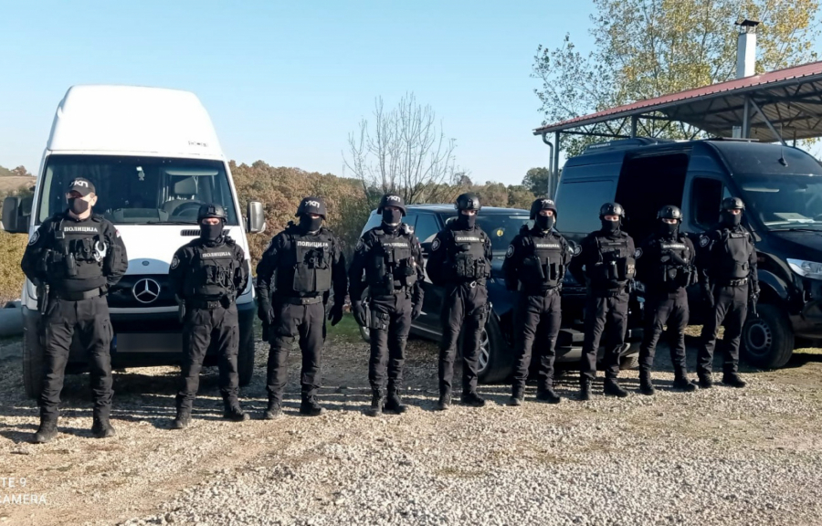 OTKRIVENA LABORATORIJA ZA UZGOJ MARIHUANE KOD UBA Ministar Vulin čestitao policiji (FOTO)