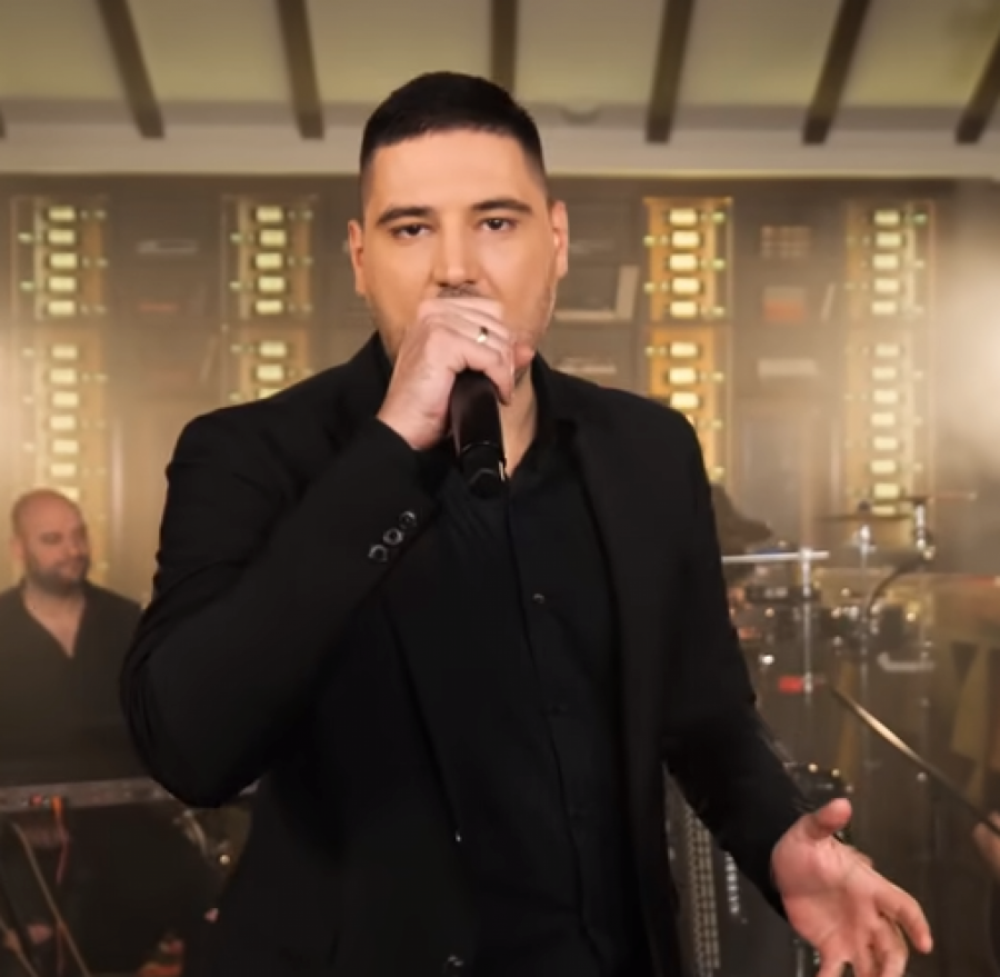 OGLASILA SE LJUBINA ŽENA! Evo šta je imala da kaže povodom pevačeve afere sa maloletnicom