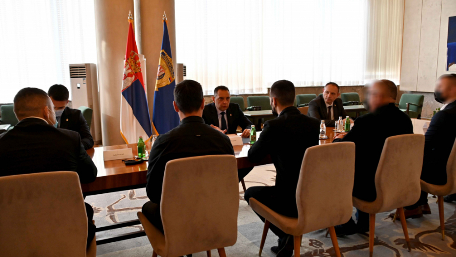 VULIN NAGRADIO PRIPADNIKE KRIMINALISTIČKE POLICIJE U KRALJEVU Naša deca su bezbednija jer 321 kilogram marihuane neće dospeti do njihovih ruku!