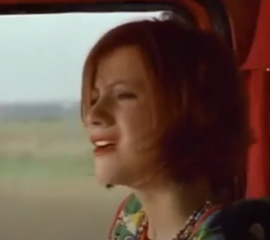 Glumila sa Žikom Todorovićem, pa nestala! Evo kako danas izgleda Suzana iz hit komedije ,,Sivi kamion crvene boje