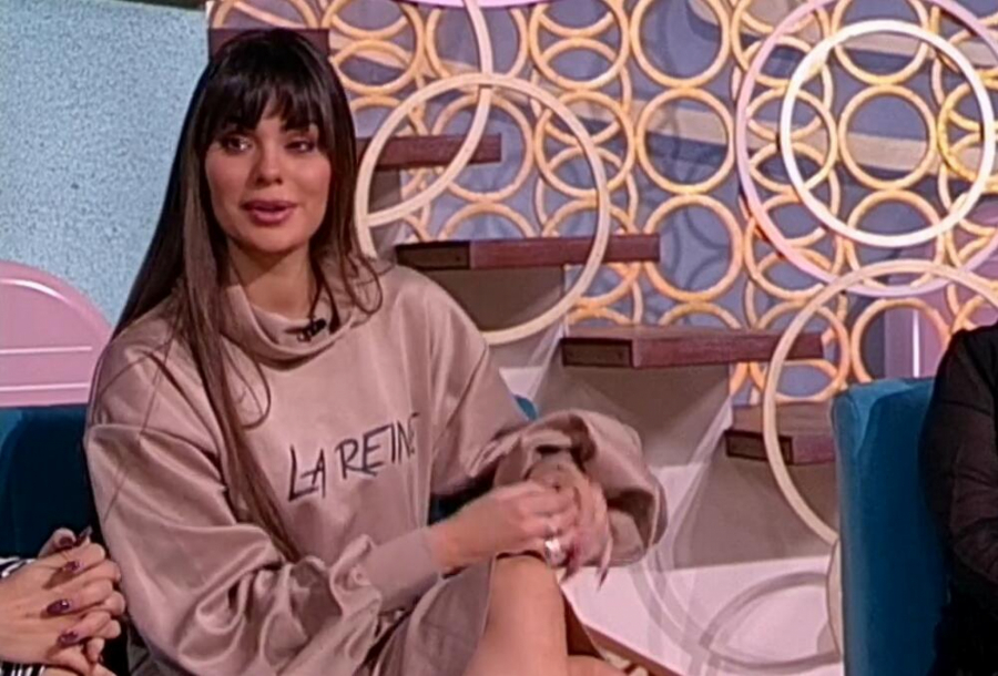 STIDIM SE PROŠLOSTI! Mina Vrbaški se slomila i zajecala u emisiji, kroz suze ispričala detalje iz života koje malo ko zna, spomenula i porodicu!