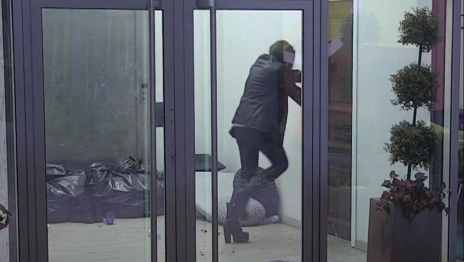 DALILA OPET LOMILA SVE PRED SOBOM Raskinula sa Carem pred svima, pa pravila haos po imanju!