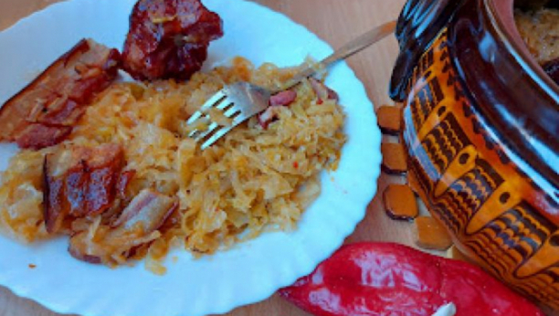 ZAPIS KOJI SE PRENOSI SA KOLENA NA KOLENO Savršen podvarak sa slaninicom, okupiće porodicu oko stola (VIDEO)