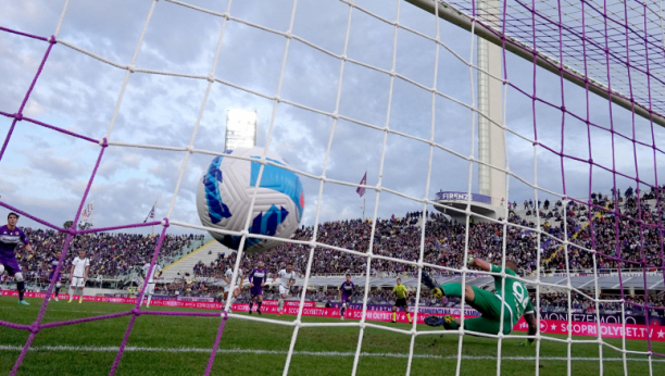 GOL MAŠINA Vlahović nadmašio legende Fjorentine (FOTO)