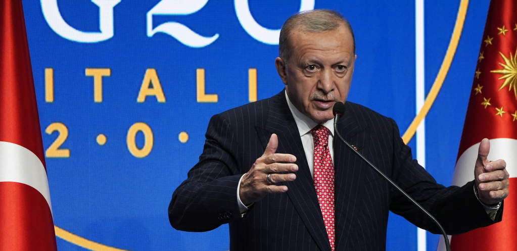 PANIKA U TURSKOJ Erdoganu loše, imao šlog?