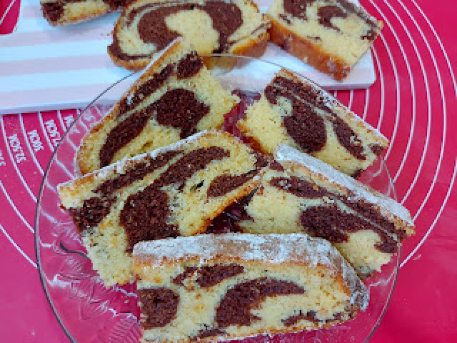 NAJBOLJI IZBOR ZA JESENJE DANE Šareni kolač, mek kao duša, a tek miris... (VIDEO)