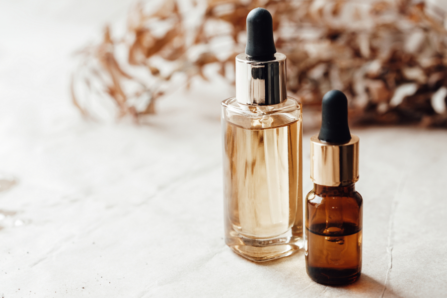 KARMINOM PROTIV KORONE: Otkrivamo trikove da vam šminka izdrži ispod maske!