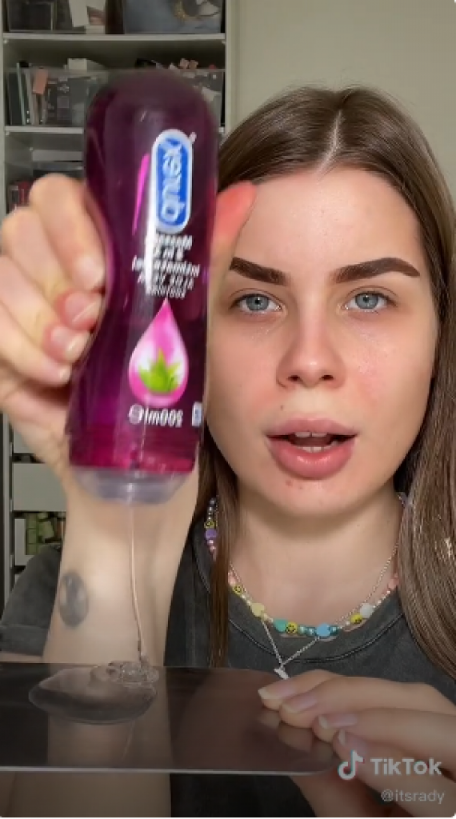 OPASNI TREND SA TIKTOKA: Prestanite da mažete pomagala za se*s na lice, uništićete ga!