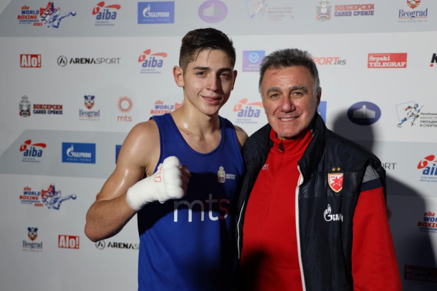 VEČE JAKIH EMOCIJA! Poznati reper vodio navijanje, 