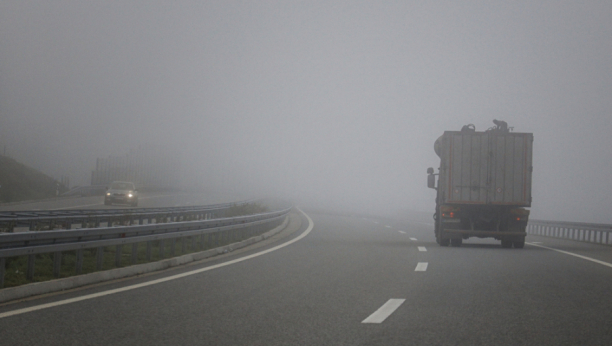 OPREZNO VOZITE Magla usporava saobraćaj na ovim deonicama