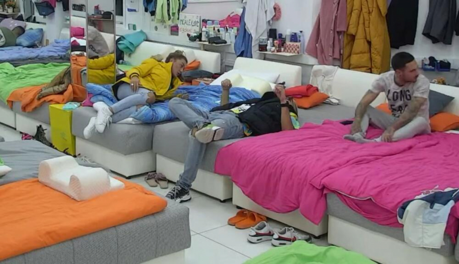 NE MOGU VIŠE DA IZDRŽIM! Dejan na ivici nervnog sloma zbog Dalile i Cara, zadrugar našao utehu u lekovima, priznao Sandri jednu stvar!