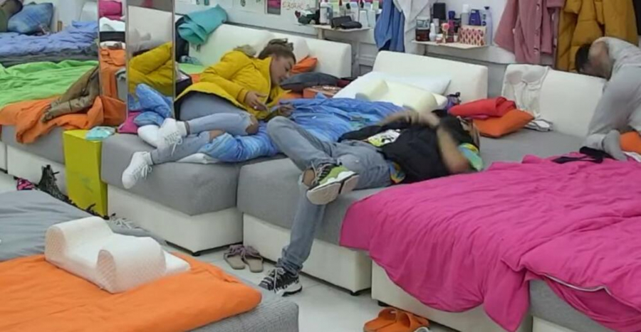 NE MOGU VIŠE DA IZDRŽIM! Dejan na ivici nervnog sloma zbog Dalile i Cara, zadrugar našao utehu u lekovima, priznao Sandri jednu stvar!