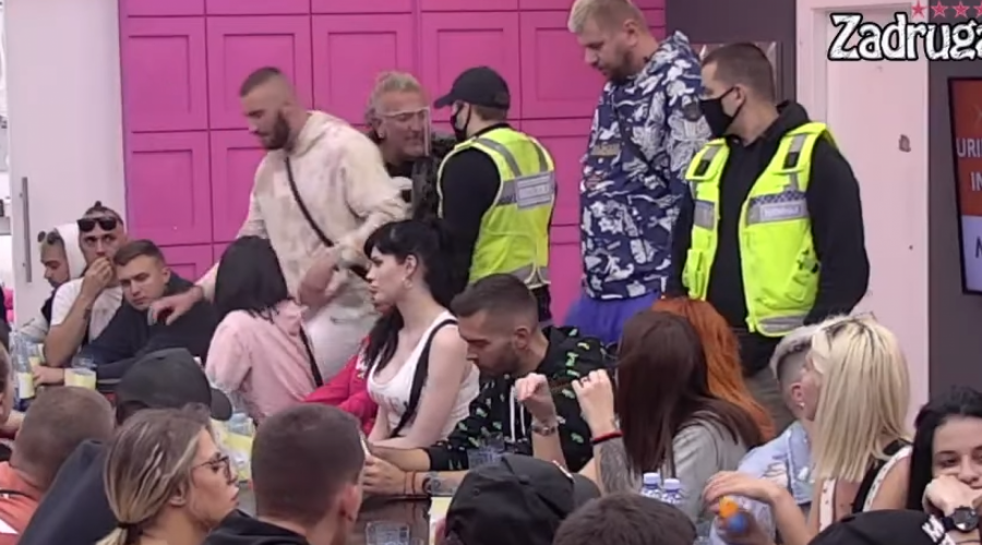 OBEZBEĐENJE ULETELO MEMENTALNO! Filip Car krvnički skočio na Mensura, voditelj odmah prekinuo program!