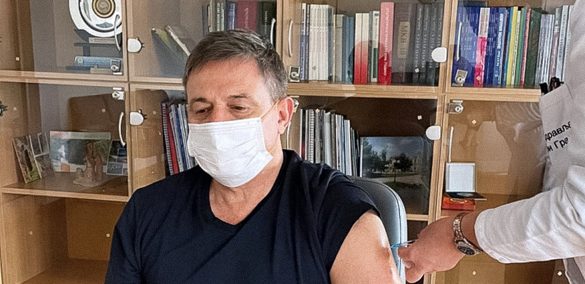 PRIMER DRUGIMA! Selektor Piksi primio i treću dozu vakcine protiv korone! (FOTO)