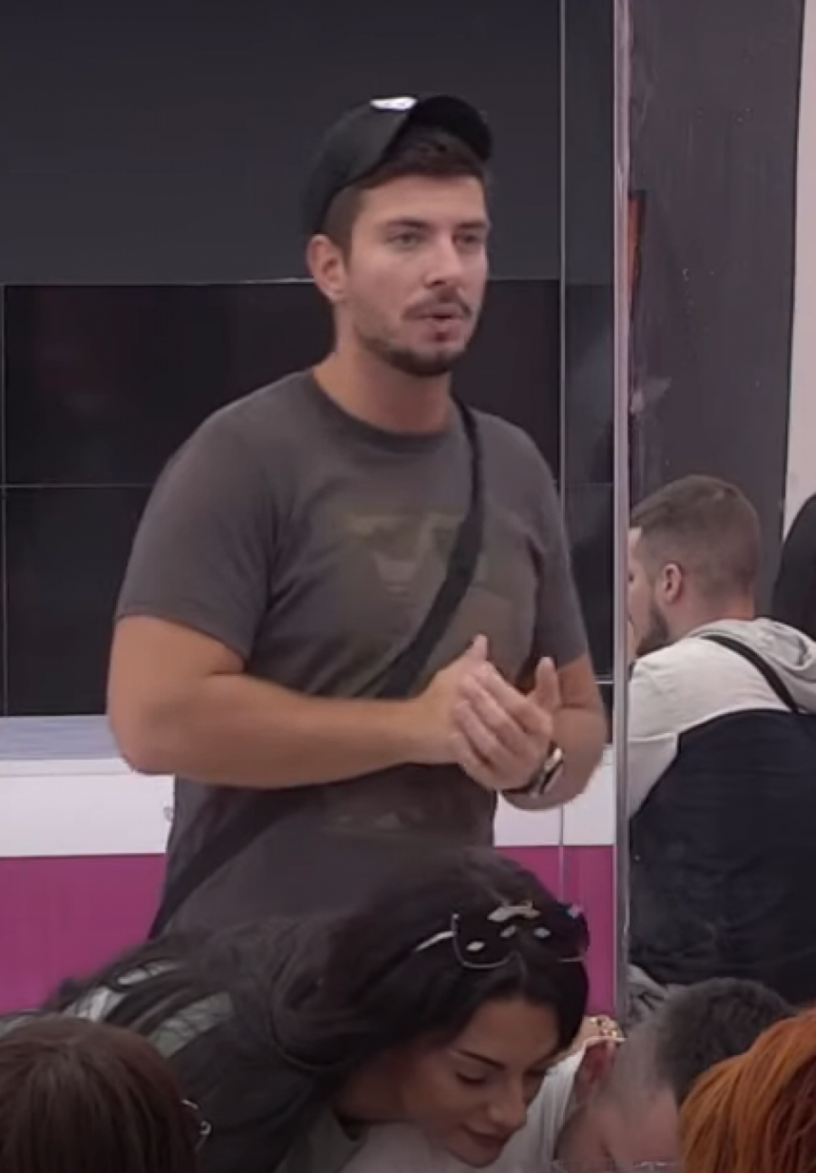 RIJALITI PLUS SAZNAJE: Mihić maltretirao roditelje i bežao od kuće!