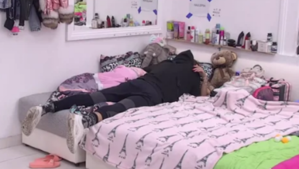 DEJAN PROŠAO PORED DALILE I CARA KOJI SU BILI U LJUBAVNOM ZANOSU! Filip ga video, a evo kako je reagovao