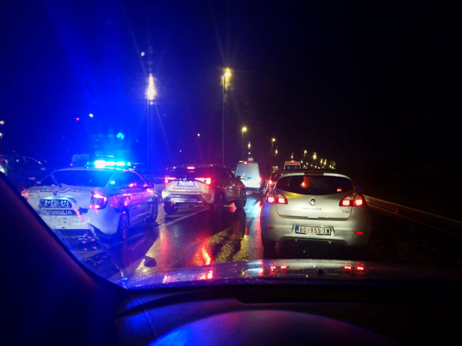 DRAMA NA PANČEVAČKOM MOSTU! Žena pretila da će skočiti sa mosta, spasio je policajac